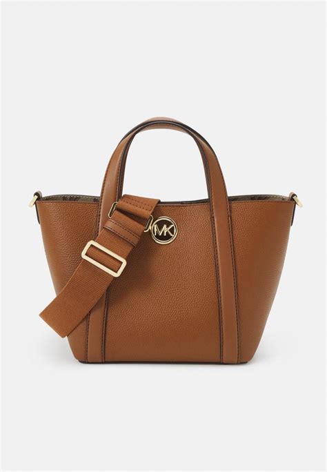 bolso grande michael kors|michael kors luggage clearance.